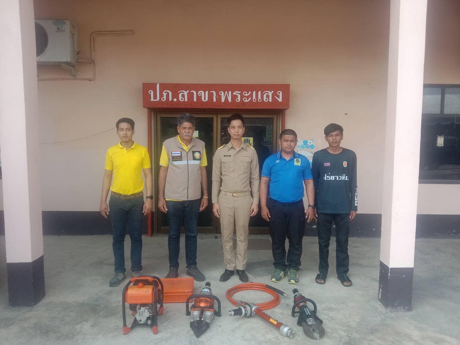 กิจกรรม ให้ความรู้​เกี่ยวกับ​การใช้เครื่อง​ตัดถ่าง กับกู้ชีพ​-​กู้ภัย​พ่วงพร​มคร